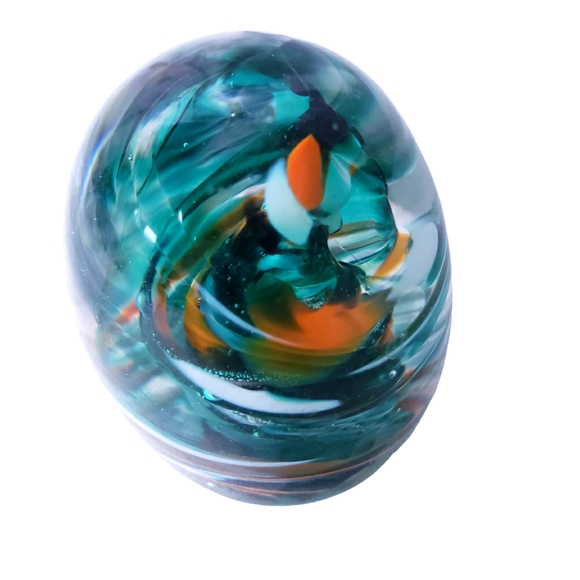 Kerry Glass Vintage Egg Paperweight - Picture 2 of 3